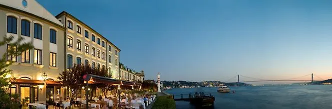 Sumahan - On The Water Hotel