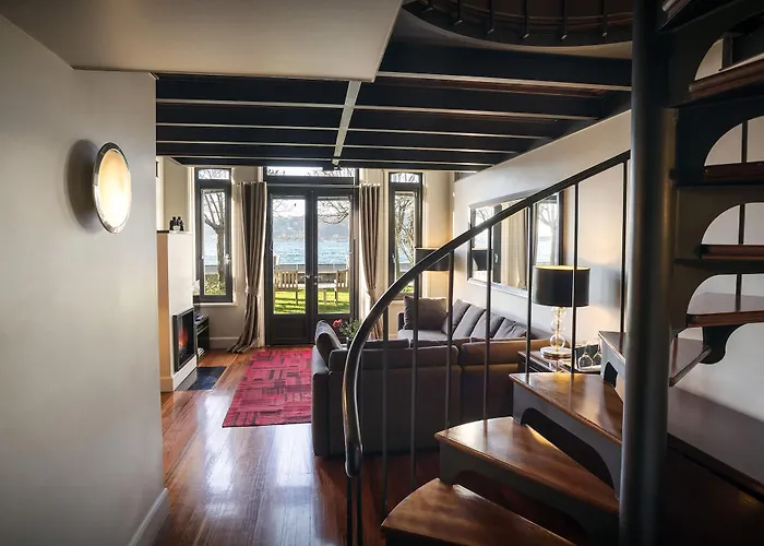 Sumahan - On The Water Hotel