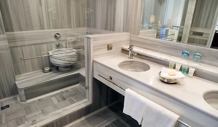 Sumahan - On The Water Hotel