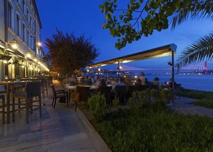 Sumahan - On The Water Hotel