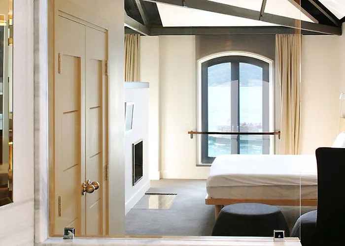 Sumahan - On The Water Hotel