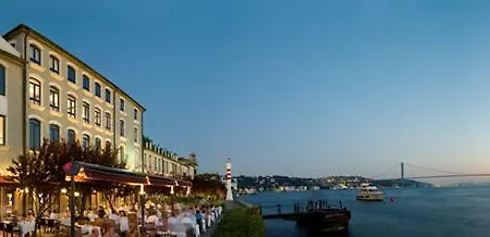 Sumahan - On The Water Hotel