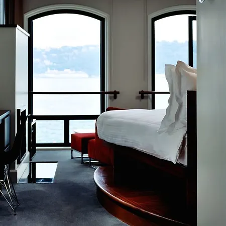 Sumahan - On The Water Hotel