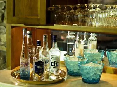 苏玛瀚水上酒店 5*
